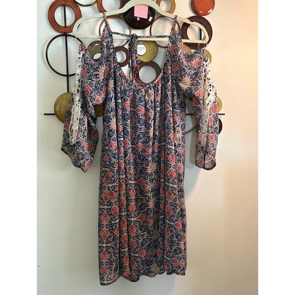 Umgee Dresses & Skirts - D84 women’s small Umgee Cold shoulder dress